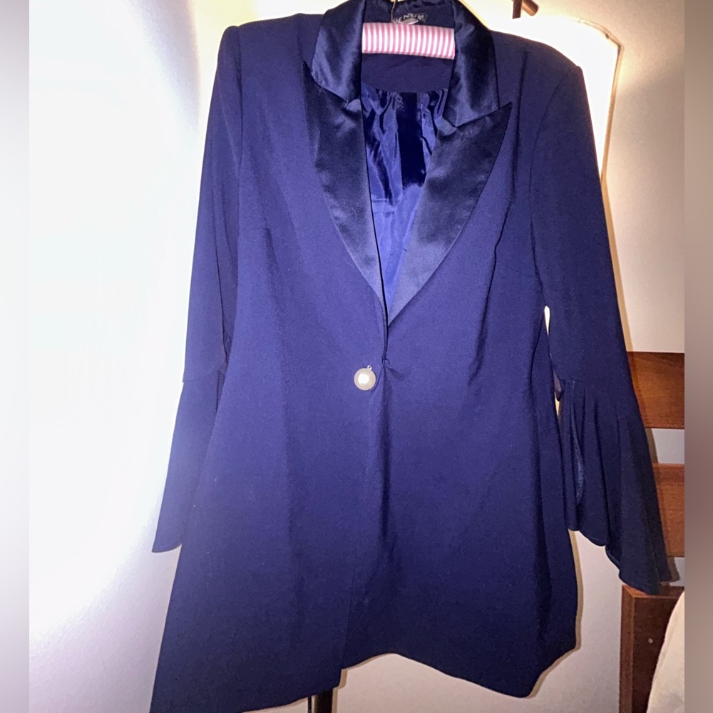 VENUS Navy Blue Satin Lapel Blazer – Size 10